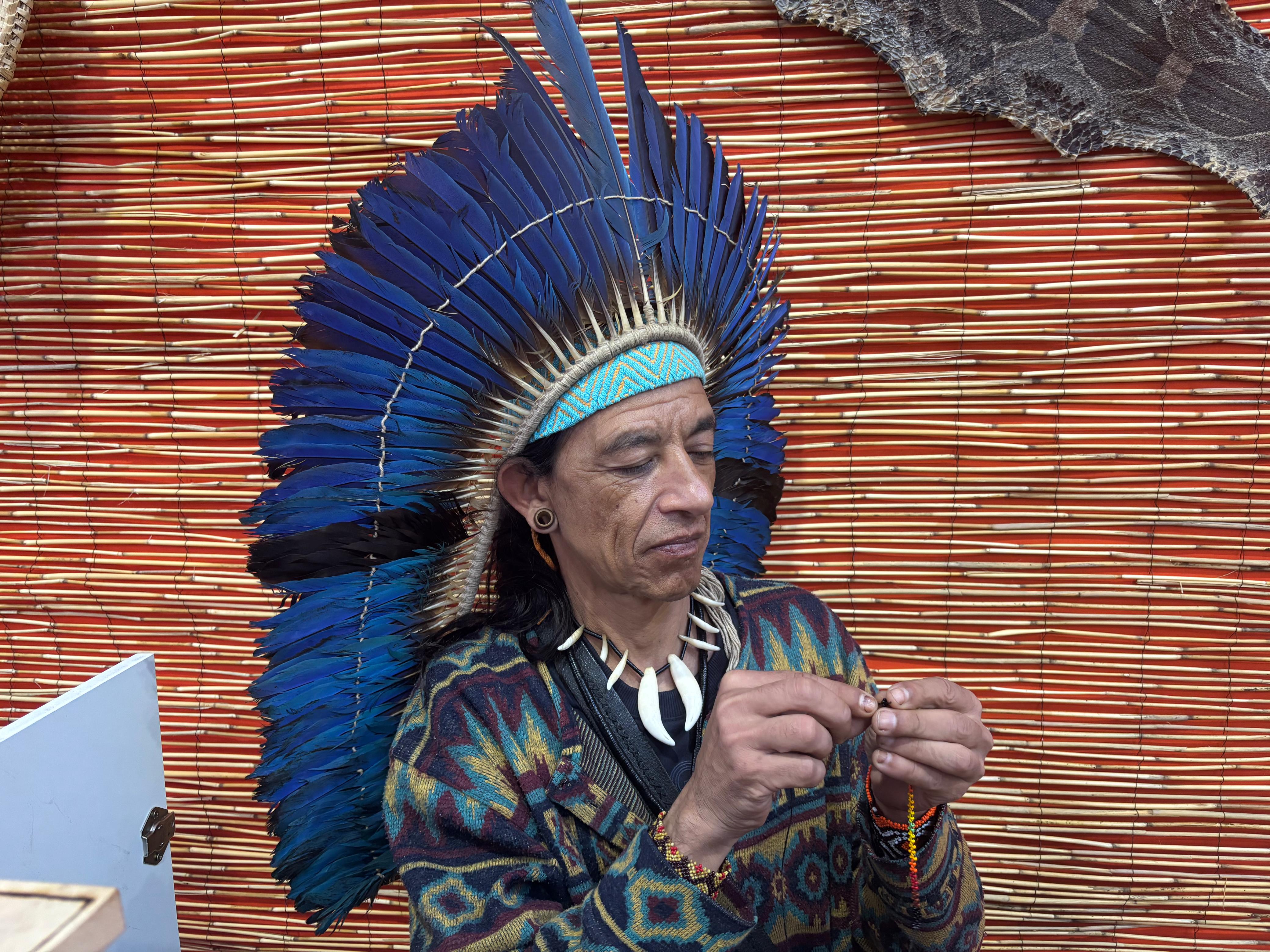 Netuno Borun Krekmun, organizador da feira de artesanato indígena