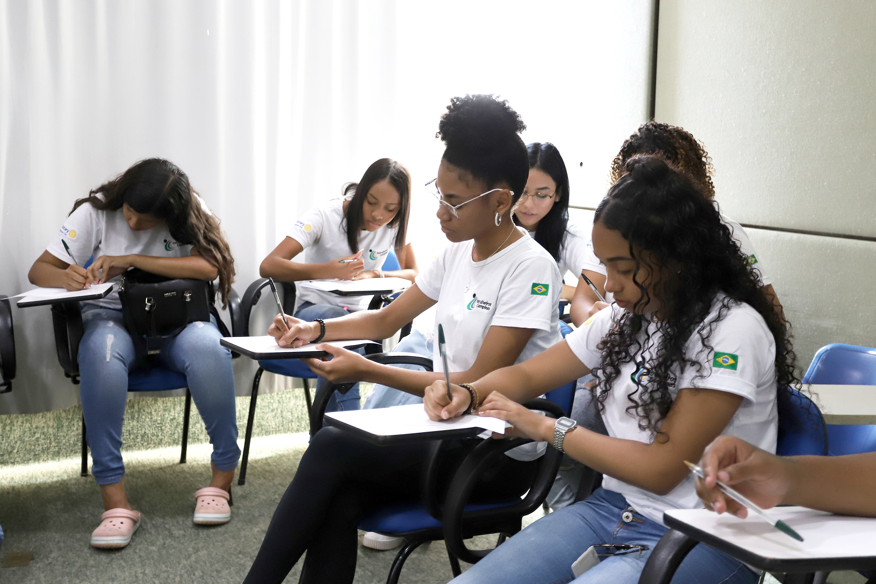 Roda de Conversa é uma das ações promovidas pelo Vibe