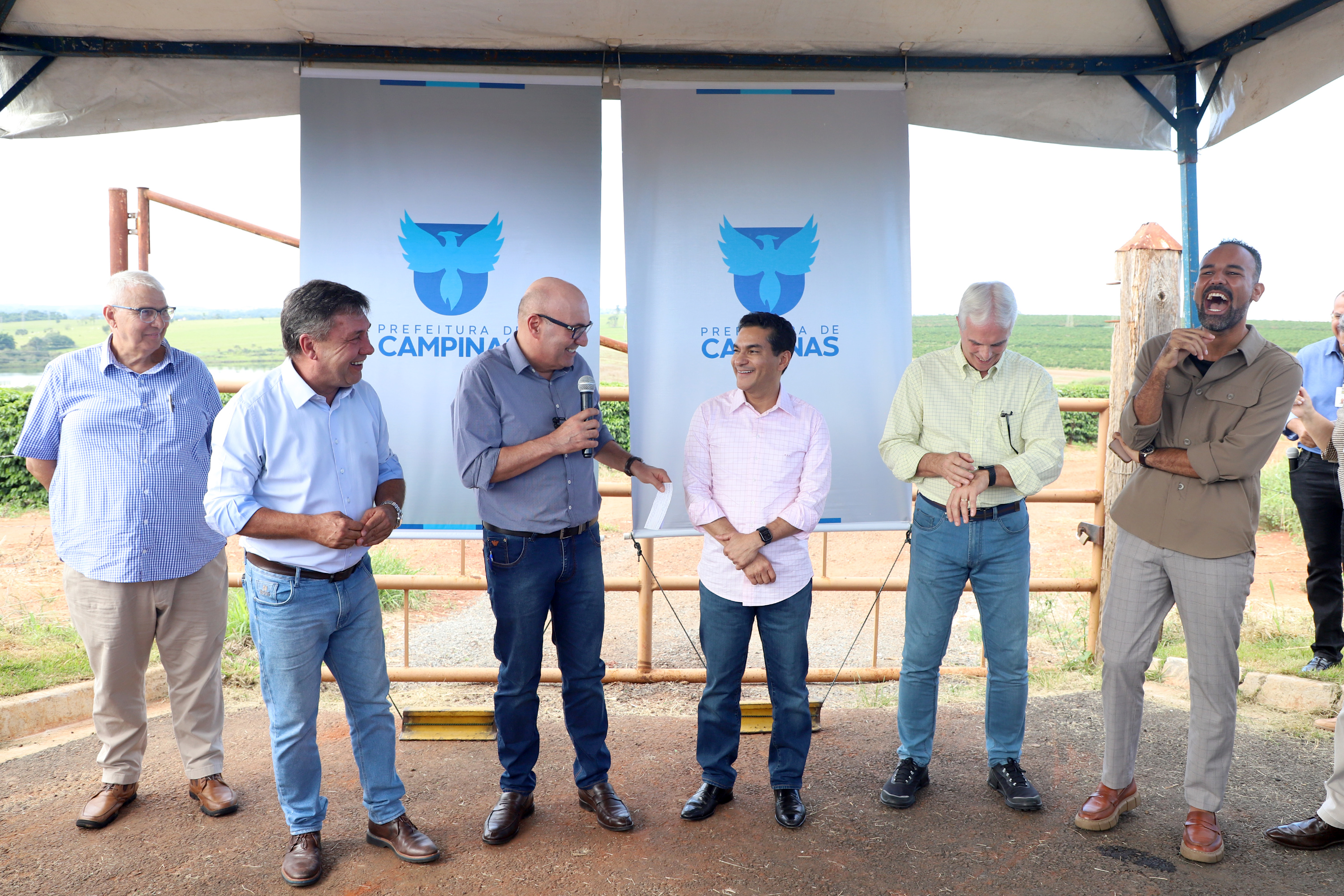 Prefeito fala em cerimônia de entrega da obra