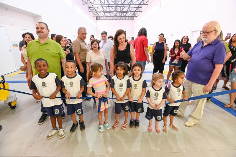 Crianças da rede municipal fizeram as honras na inauguração da 16ª unidade do Programa Espaço do Amanhã