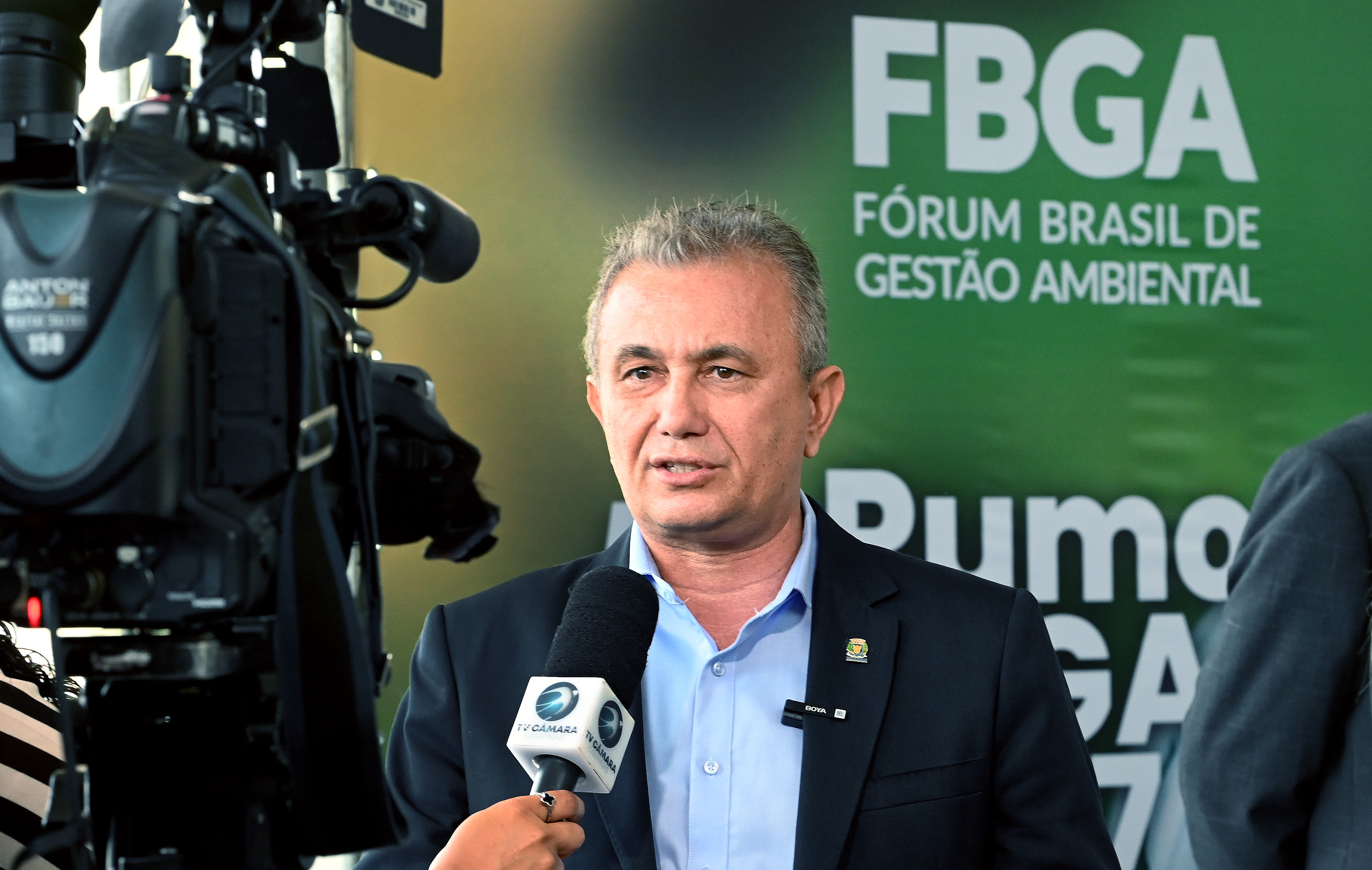 O secretário do Clima, Braz Adegas Júnior, fala em entrevista