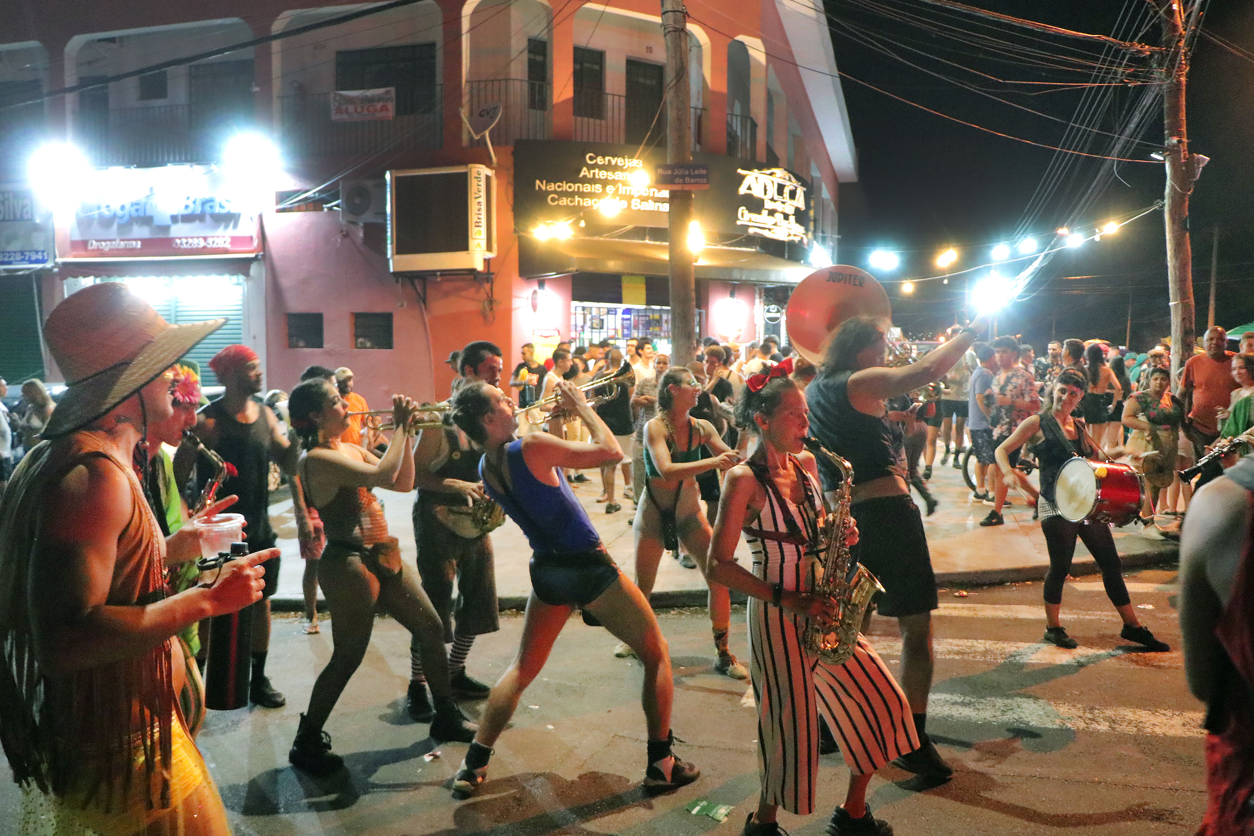 Sem a autorização especial, o funcionamento em horário estendido não será permitido