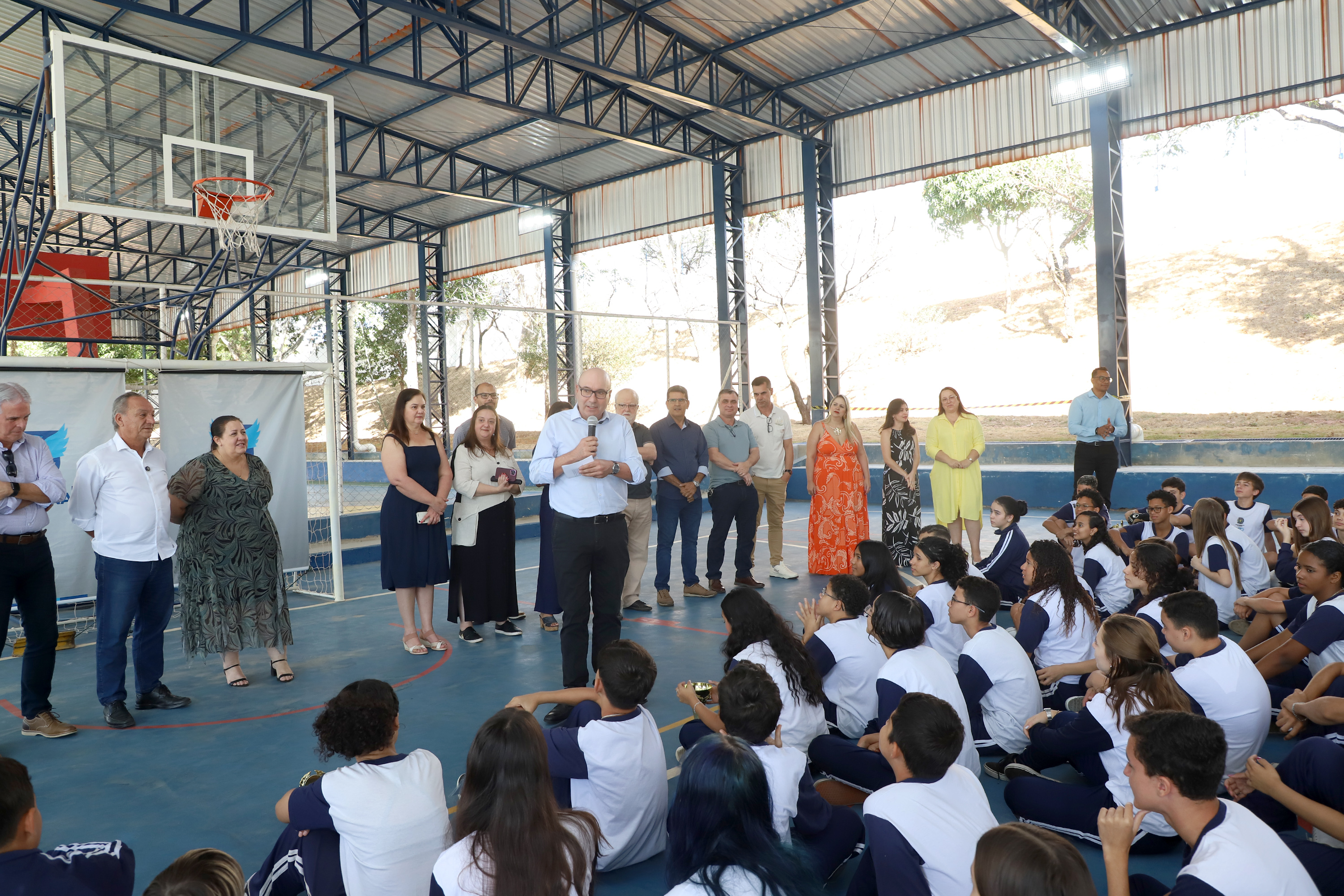 Fernanda Sunega/PMC Prefeito Dário Saadi entrega cobertura de quadra em escola municipal no Ouro Verde
