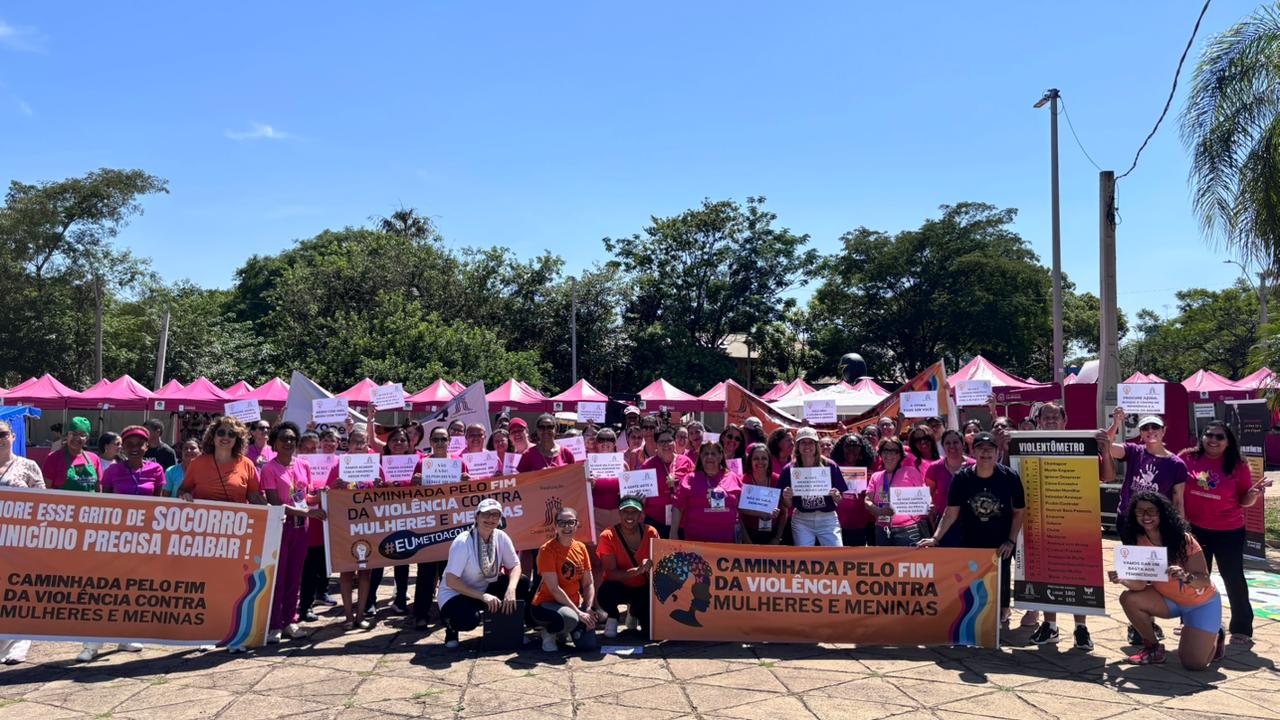 Caminhada Pelo Fim da Violência Contra Mulheres e Meninas reuniu o público ao redor da Lagoa do Taquaral, reforçando a importância da mobilização coletiva contra todas as formas de violência