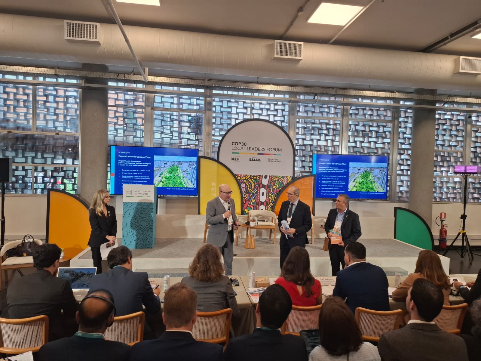 O prefeito Dário Saadi com os secretários Aurílio Caiado e Braz Adegas Júnior em evento no Rio de Janeiro