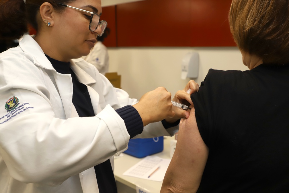 Vacina protege contra as gripes A (H1N1 e H3N2) e B