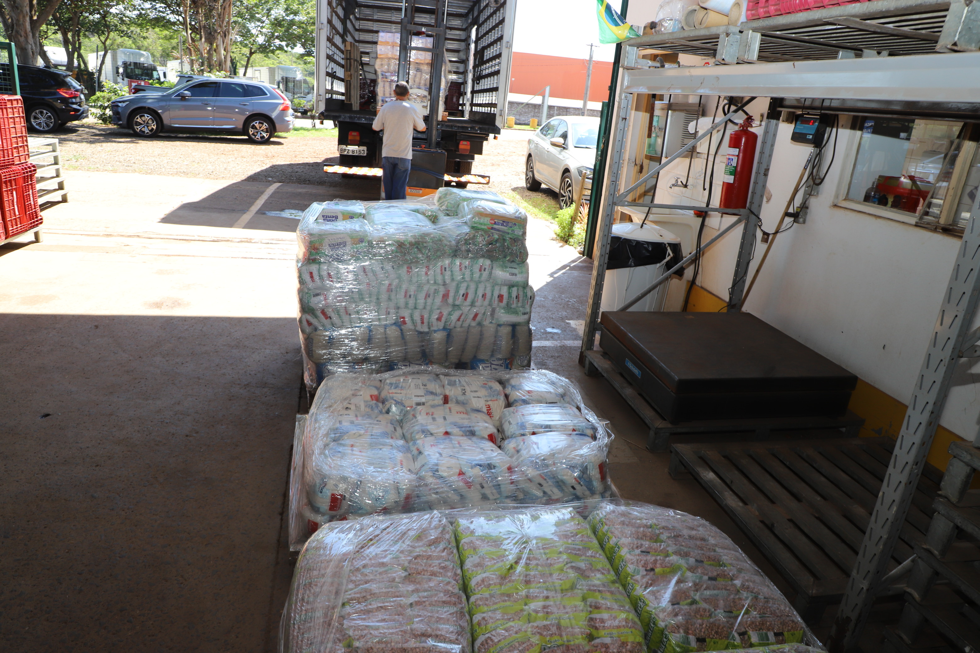 Duas toneladas de gêneros foram entregues no Banco de Alimentos da Prefeitura