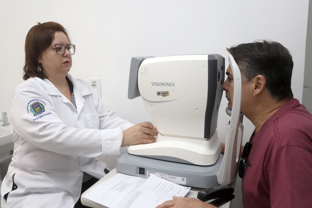 Fernanda Sunega/PMC Paciente durante exame oftalmológico no CEEM, em Campinas