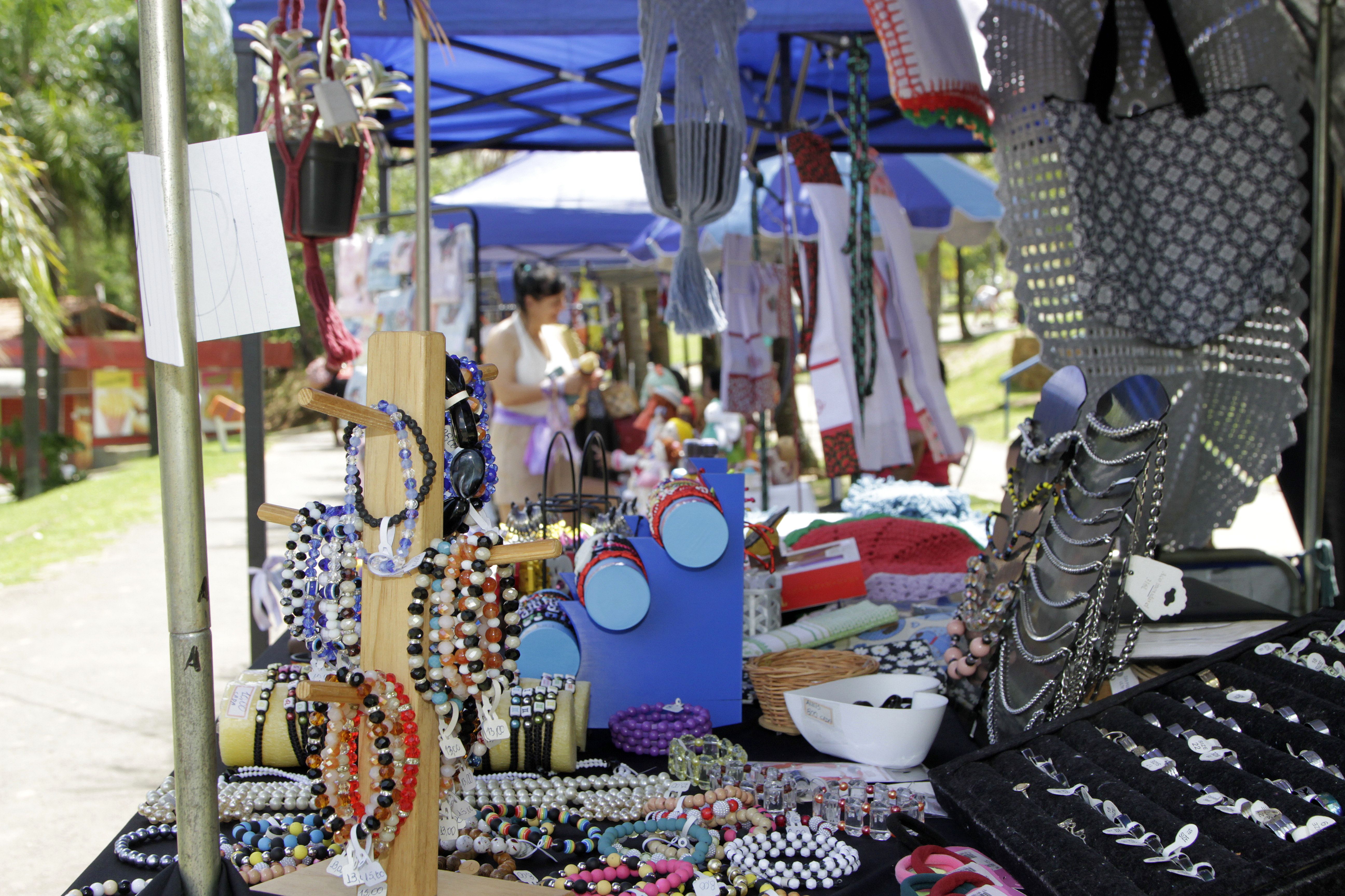 Com mais de mil integrantes, a Feira das Mulheres Empreendedoras é descentralizada e ocorre simultaneamente em diferentes pontos da cidade 