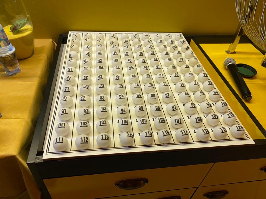 Foram encontradas 98 máquinas para o jogo; 24 pessoas estavam no local.