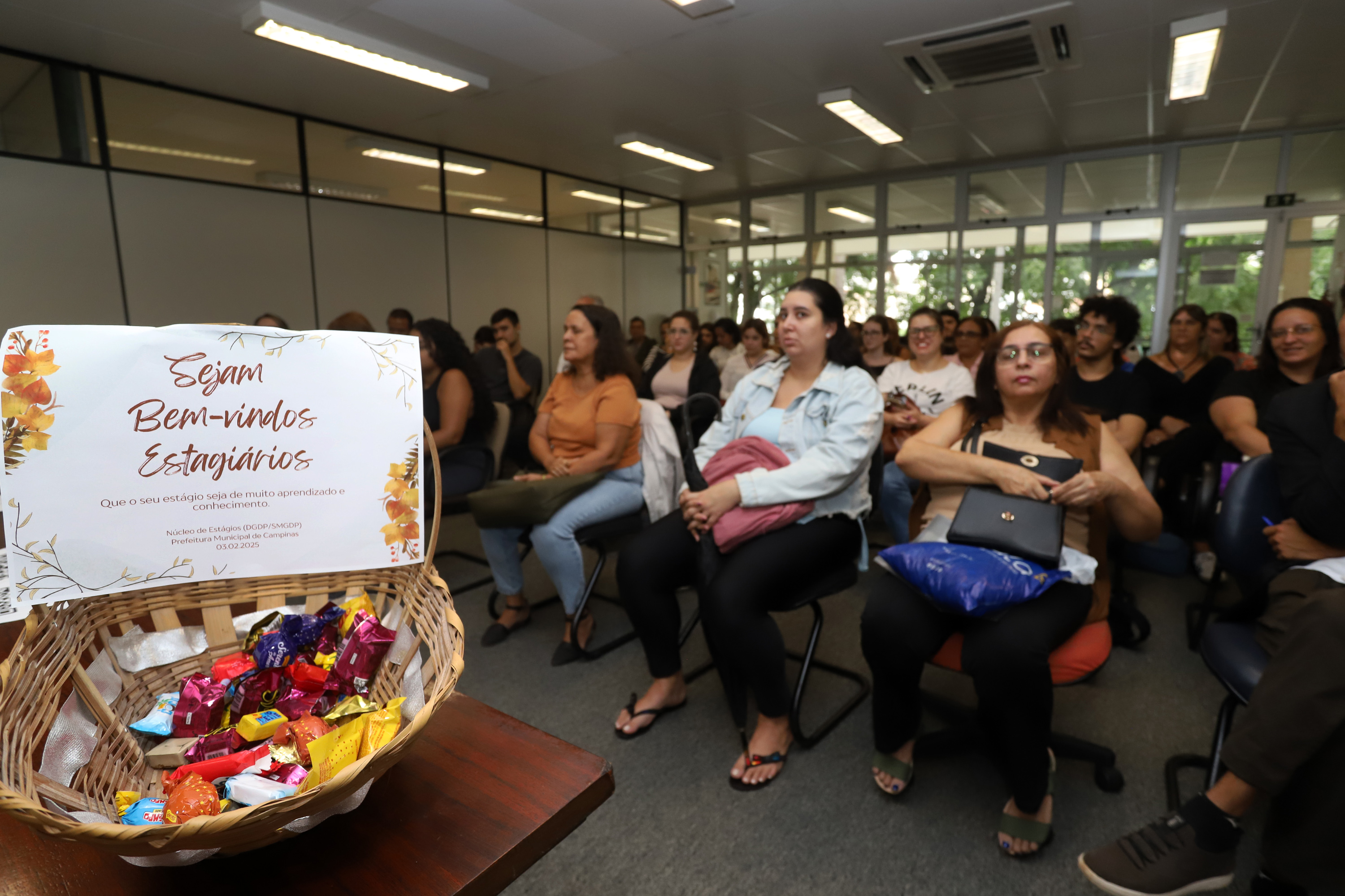 Estagiários são recepcionados por gestores da Prefeitura