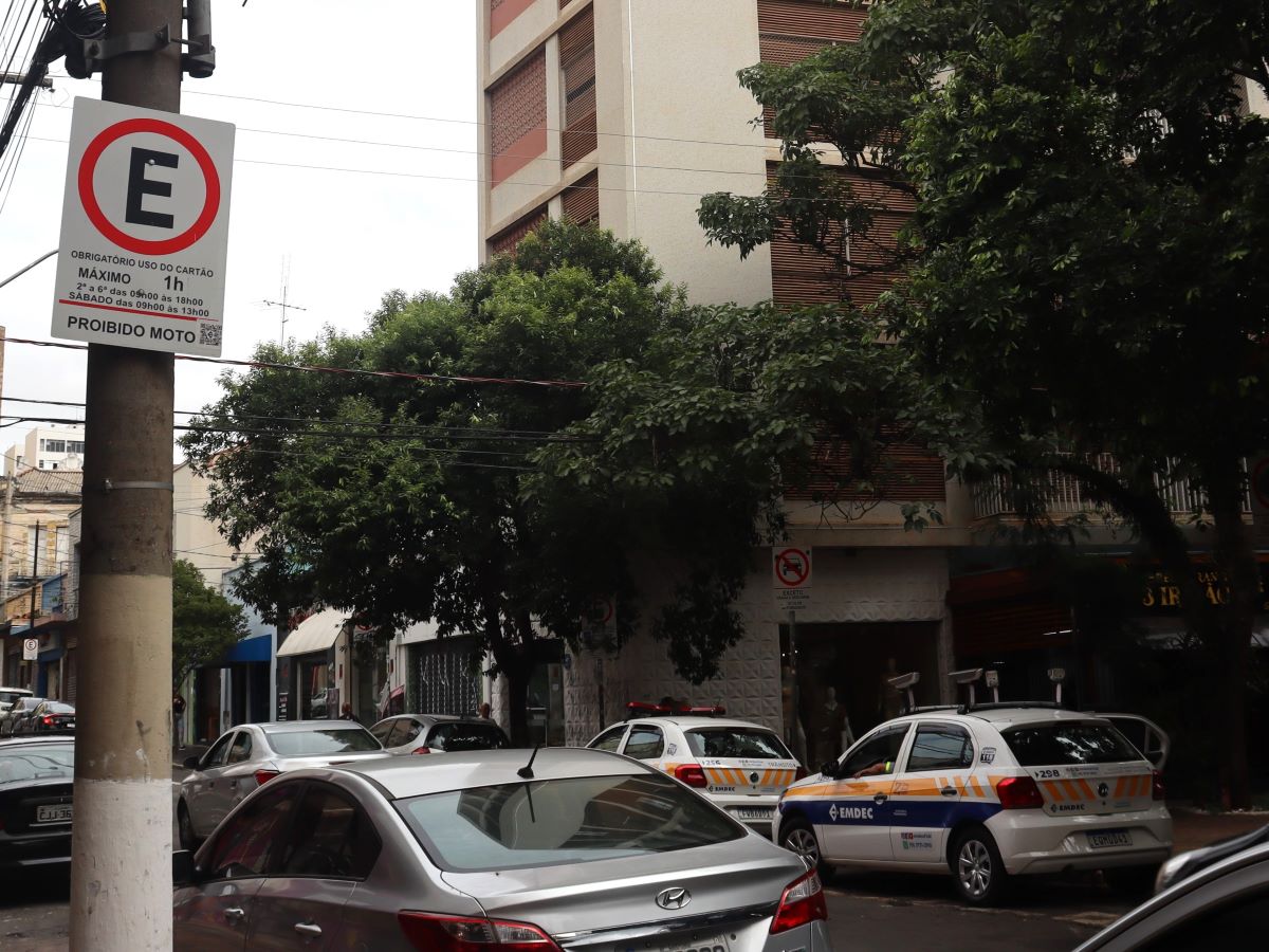 Valor fixo de R$ 2 aos sábados é válido para estacionamento em vagas de uma, duas ou cinco horas