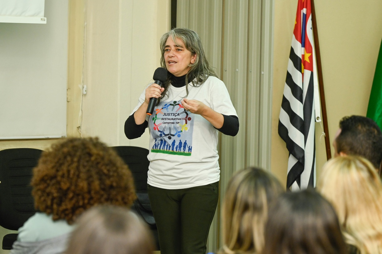 Cristiane de Oliveira Mendes, supervisora de Educação da rede municipal falou sobre mediação escolar e metodologias restaurativas