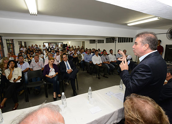 Prefeito discursa