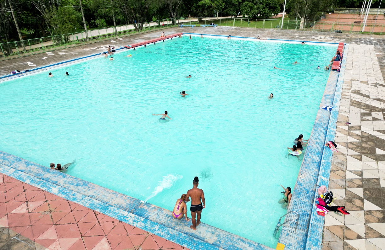 Cidade tem 11 piscinas em funcionamento de quarta a domingo, das 8h30 às 11h30 e das 14h às 16h30