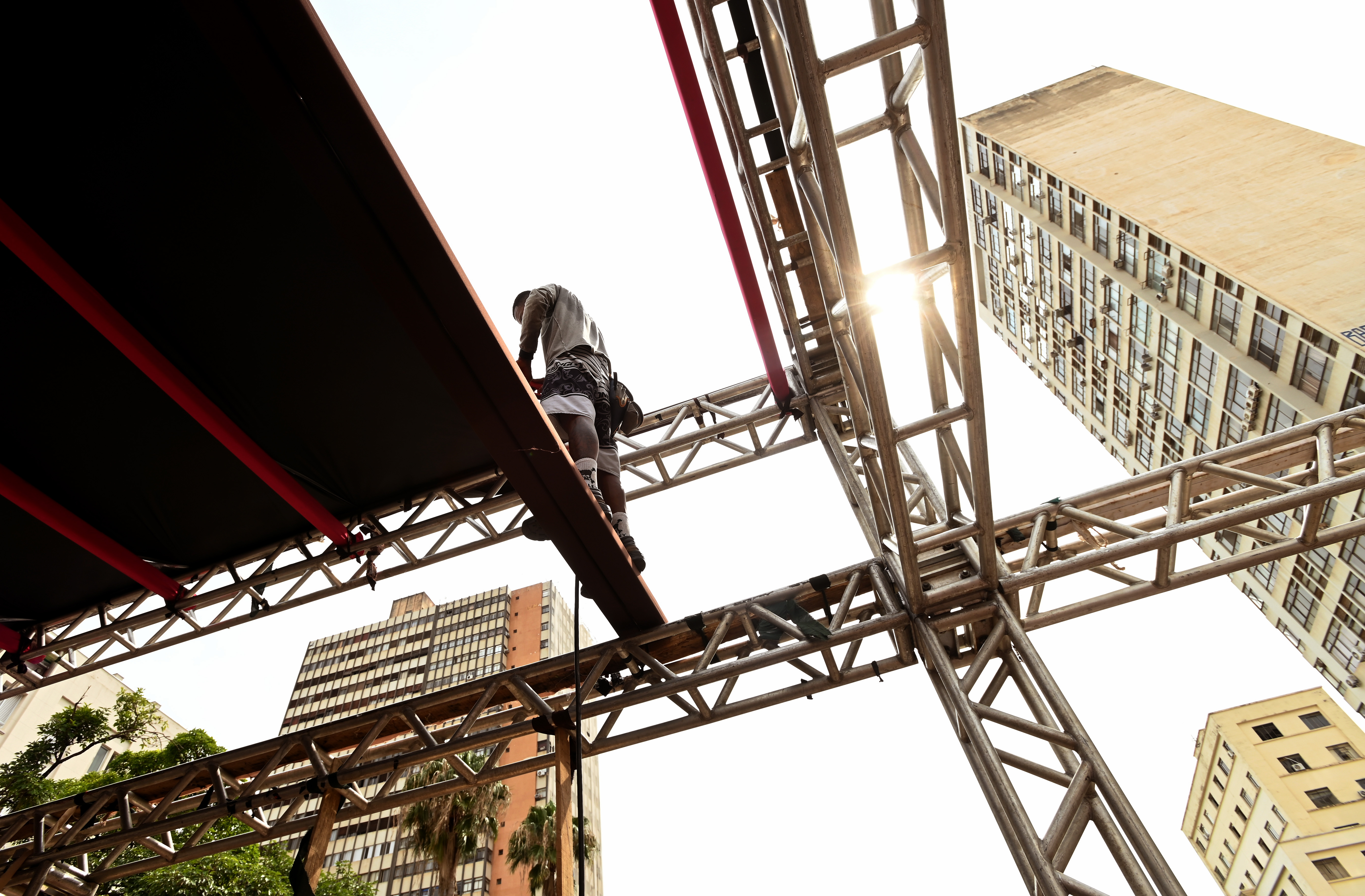 Montagem do palco vai bloquear trecho da av. Dr. Campos Sales 