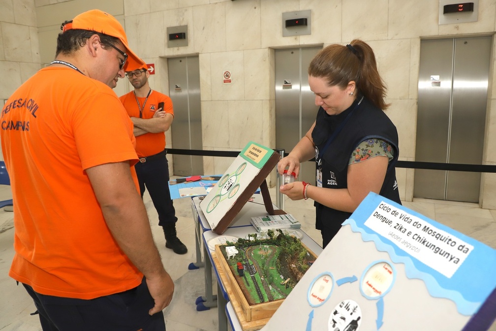 Orientações sobre o Aedes integram a capacitação, abordando o combate ao mosquito e a eliminação de criadouros