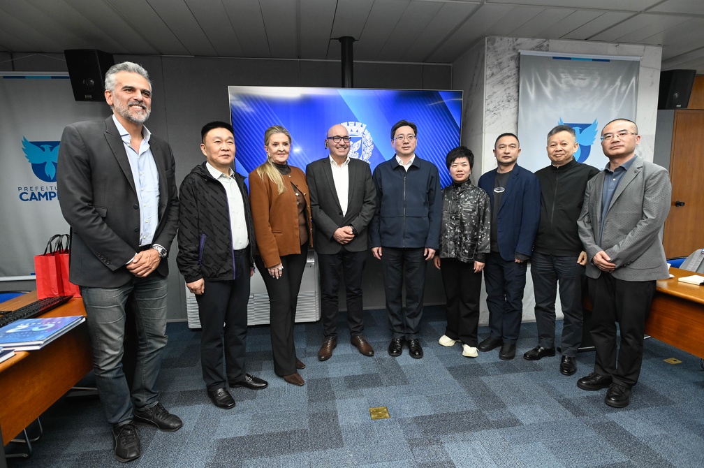 Dário recebeu na manhã desta terça-feira, na Sala Azul uma comitiva do Governo Popular do Distrito de Qingpu, região de Xangai, na China