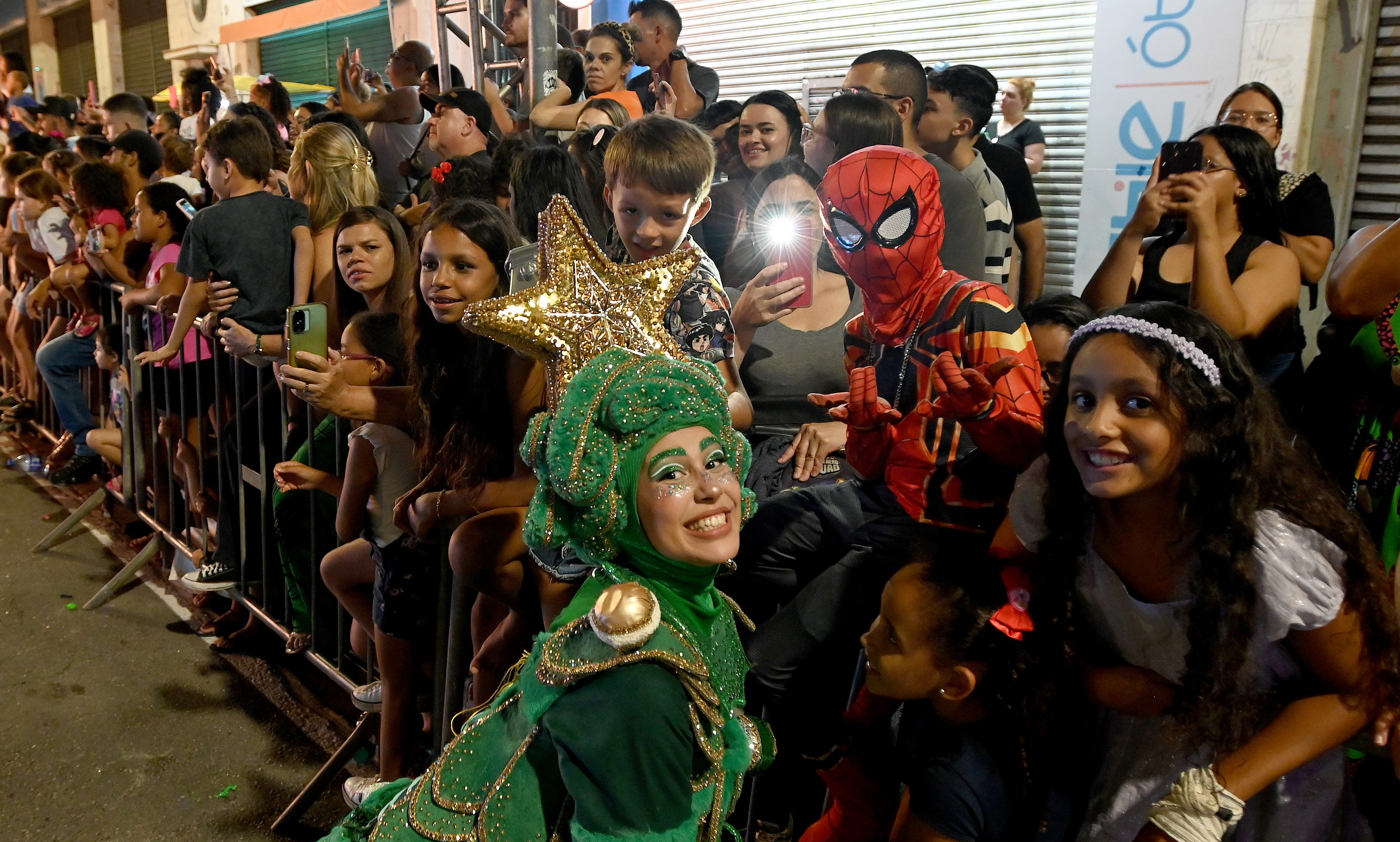 Parada de Natal trouxe o encanto da data para a Francisco Glicério