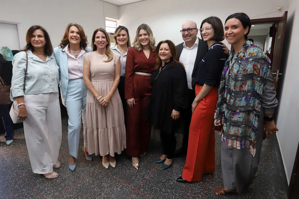 Dário com autoridades e representantes de movimentos em defesa da mulher no evento desta terça-feira, 25