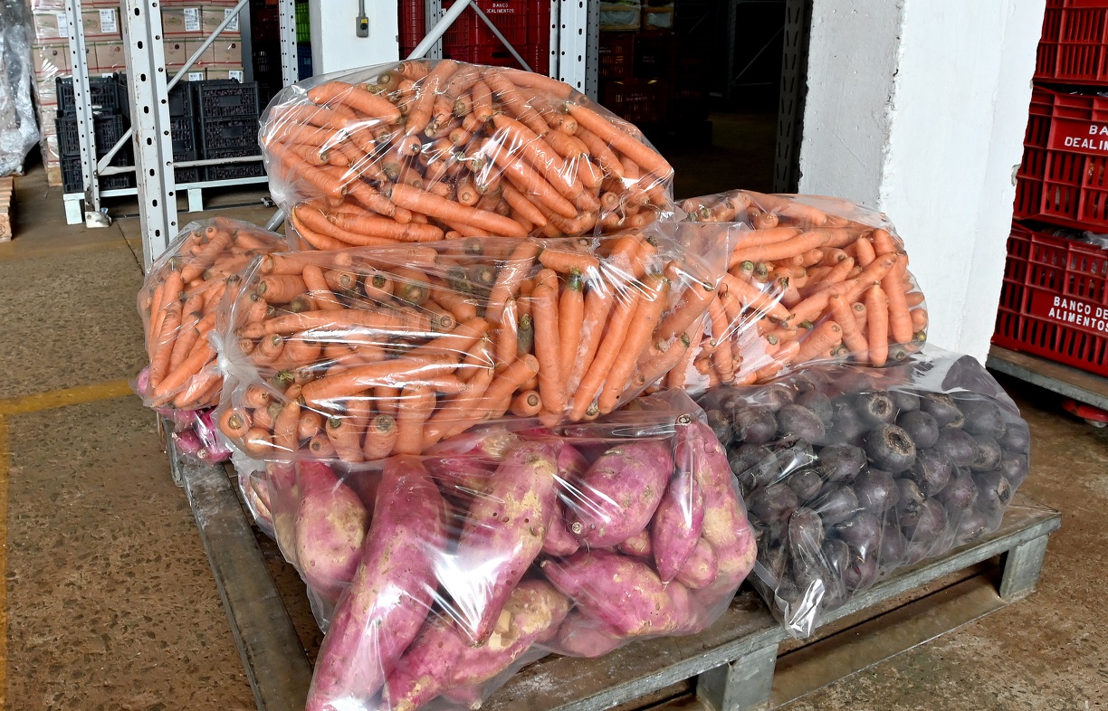 Carlos Bassan Frutas e legumes próprios para consumo alimentam pessoas em situação de vulnerabilidade social