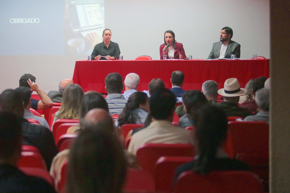 Firmino Piton Em junho, tema foi discutido em audiência pública no Salão Vermelho da Prefeitura
