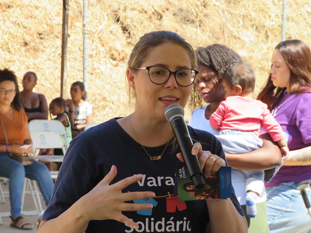 Secretária Vandecleya Moro conversou com a população