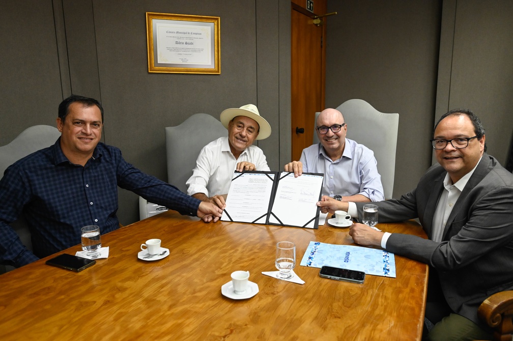 Rogério Capela Da esquerda para a direita: o presidente do Saerb, Enoque Pereira; o prefeito de Rio Branco, Tião Bocalom; o prefeito Dário Saadi e o presidente da Sanasa, Manuelito Magalhães Júnior