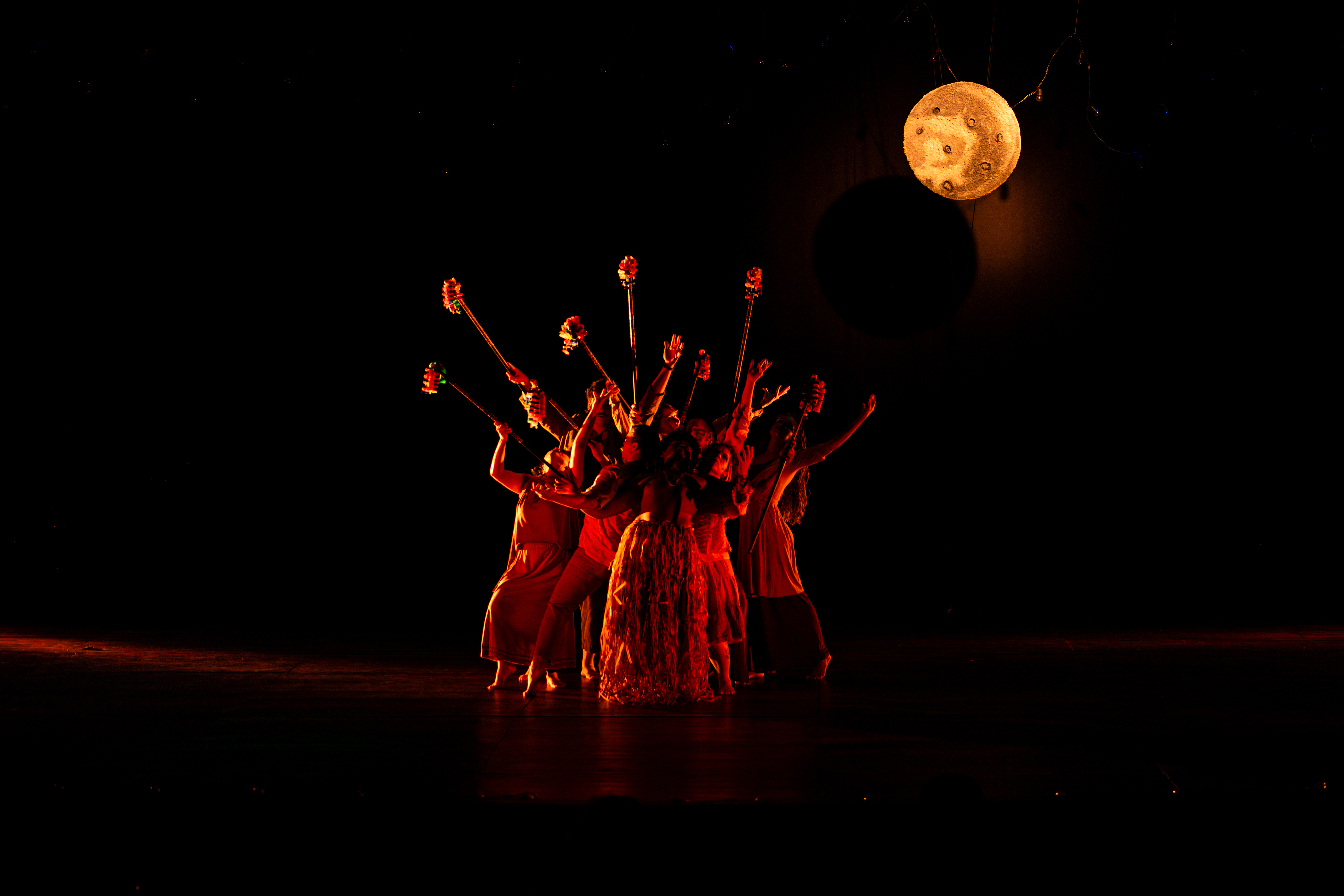 O espetáculo é uma criação coletiva do grupo