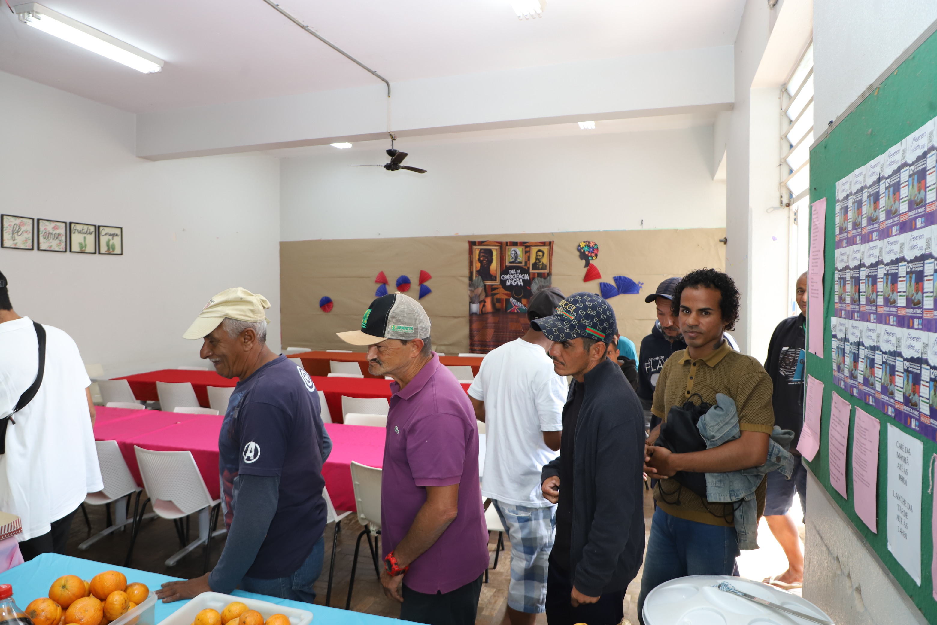 Além do acolhimento, é possível tomar banho, trocar de roupa, almoçar e até resolver pendências 