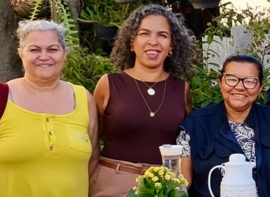 Lia (à esquerda) com Vania e Meire, do CS Satélite Íris 1: mais qualidade de vida pelas práticas integrativas