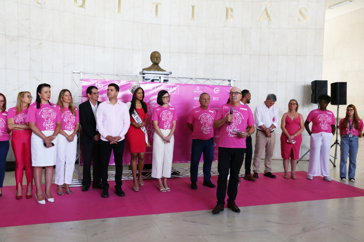 Adriano Rosa Prefeito Dário Saadi ressaltou a importância das ações do Outubro Rosa para conscientizar sobre o diagnóstico precoce e o caminho para um tratamento digno e a cura