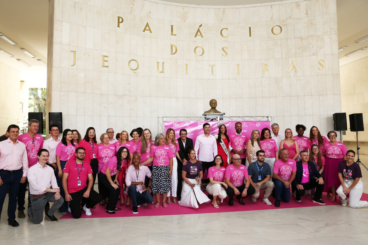 Adriano Rosa Abertura do Outubro Rosa contou com a presença de representantes de diversos movimentos ligados ao combate contra o câncer de mama