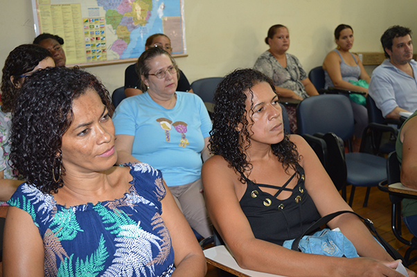 Futuros participantes das feiras receberam orientações