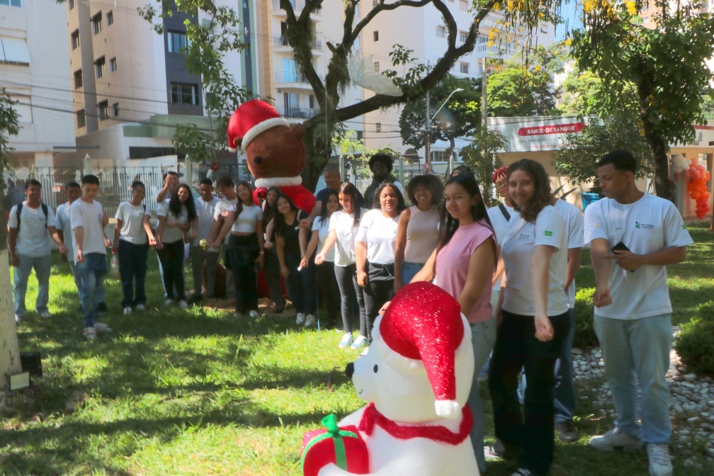 A fila estava animada mas não era a entrada de um show: era a hora de ajudar o Hemocentro a salvar vidas