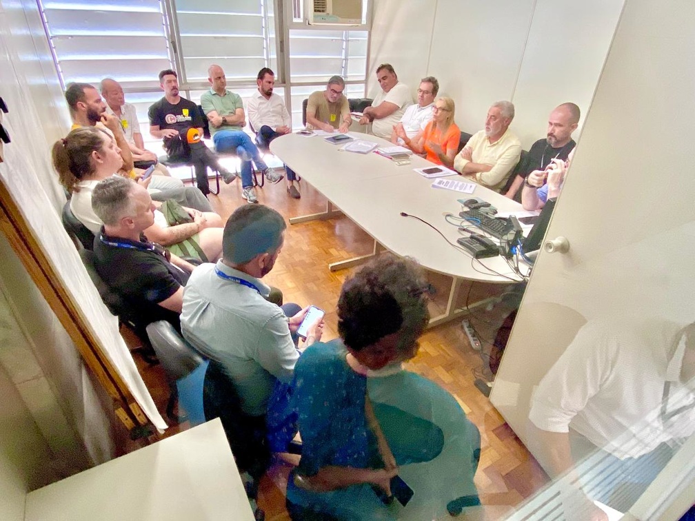 Reunião abordou as exigências para cada caso, incluindo obtenção de alvarás e horários de funcionamento