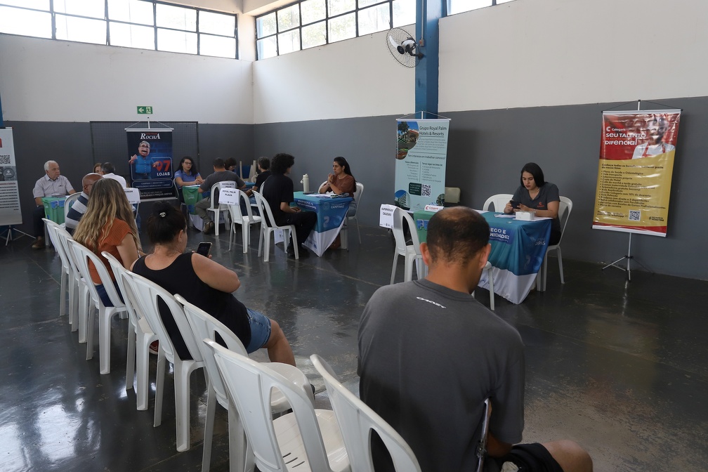 Evento levou 16 empresas e mais de 900 vagas à Vila Padre Anchieta, com foco na descentralização do acesso ao mercado de trabalho