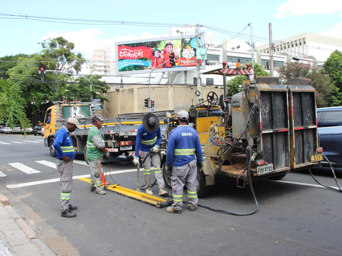 A Emdec já trabalha no reforço da sinalização horizontal (solo) e instalará as placas de sinalização vertical ao longo da semana