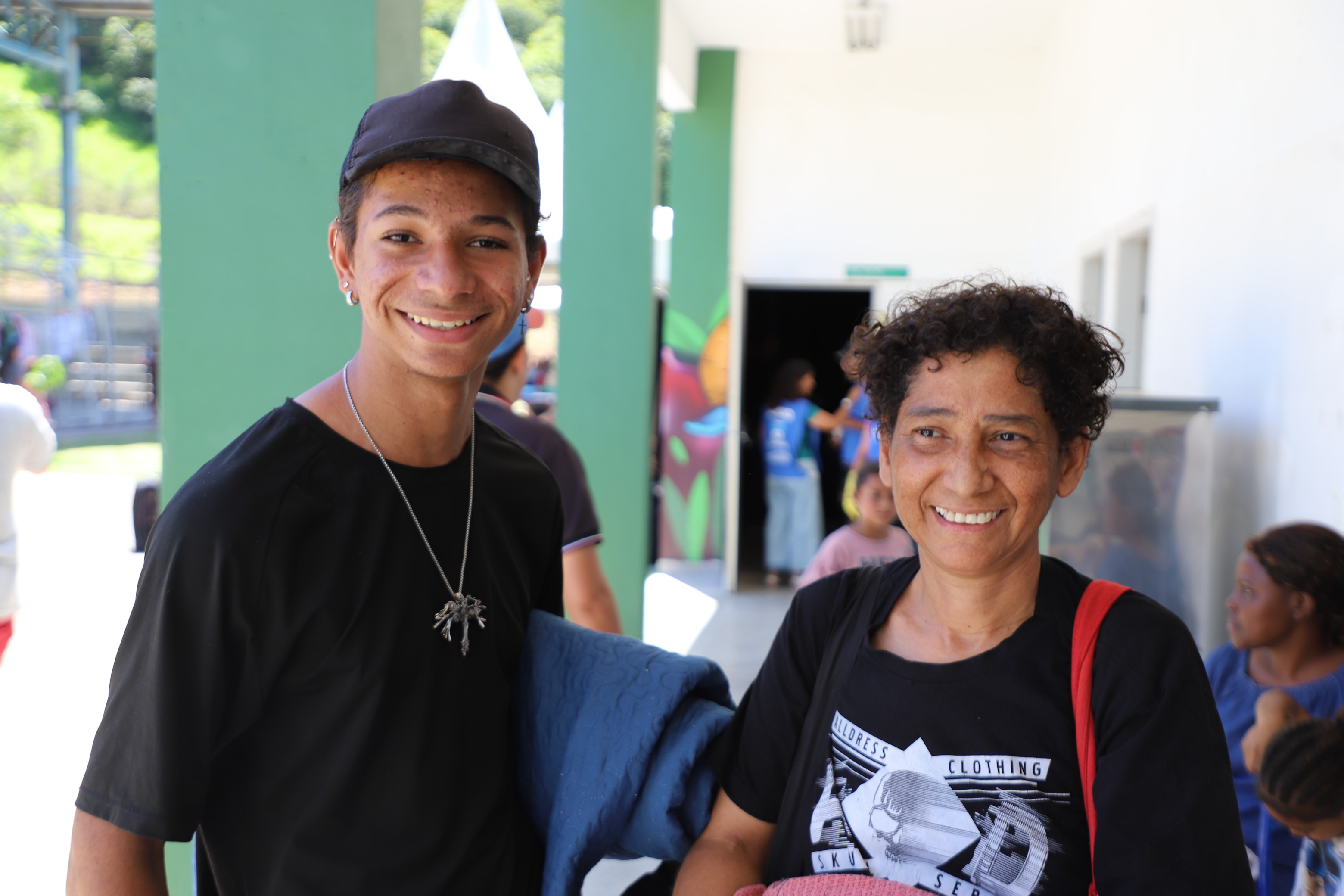 Solange e o filho Caio no Próximo Passo do Florence: ela procurava cursos de curta duração; ele, uma oportunidade de emprego