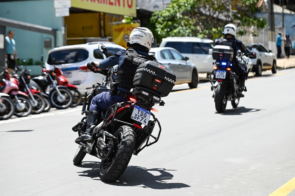 O uso de motocicletas é uma das ações adotadas em vias de grande movimento