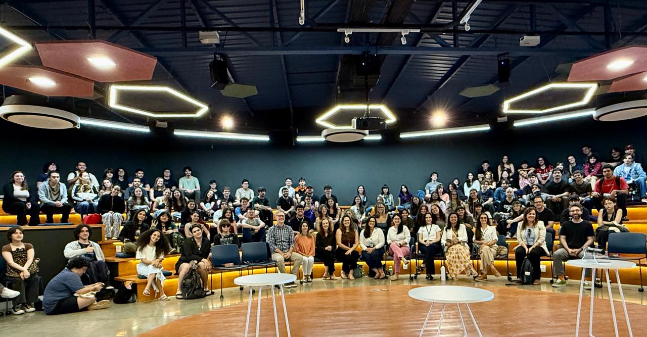 Divulgação/Ceasa Alunos e professores do curso de Design Digital junto a nutricionistas da Ceasa