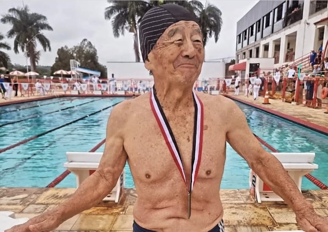 Divulgação/PMC O nadador Kenji Shimizu, de 91 anos, um dos atletas mais experientes e inspiradores do torneio