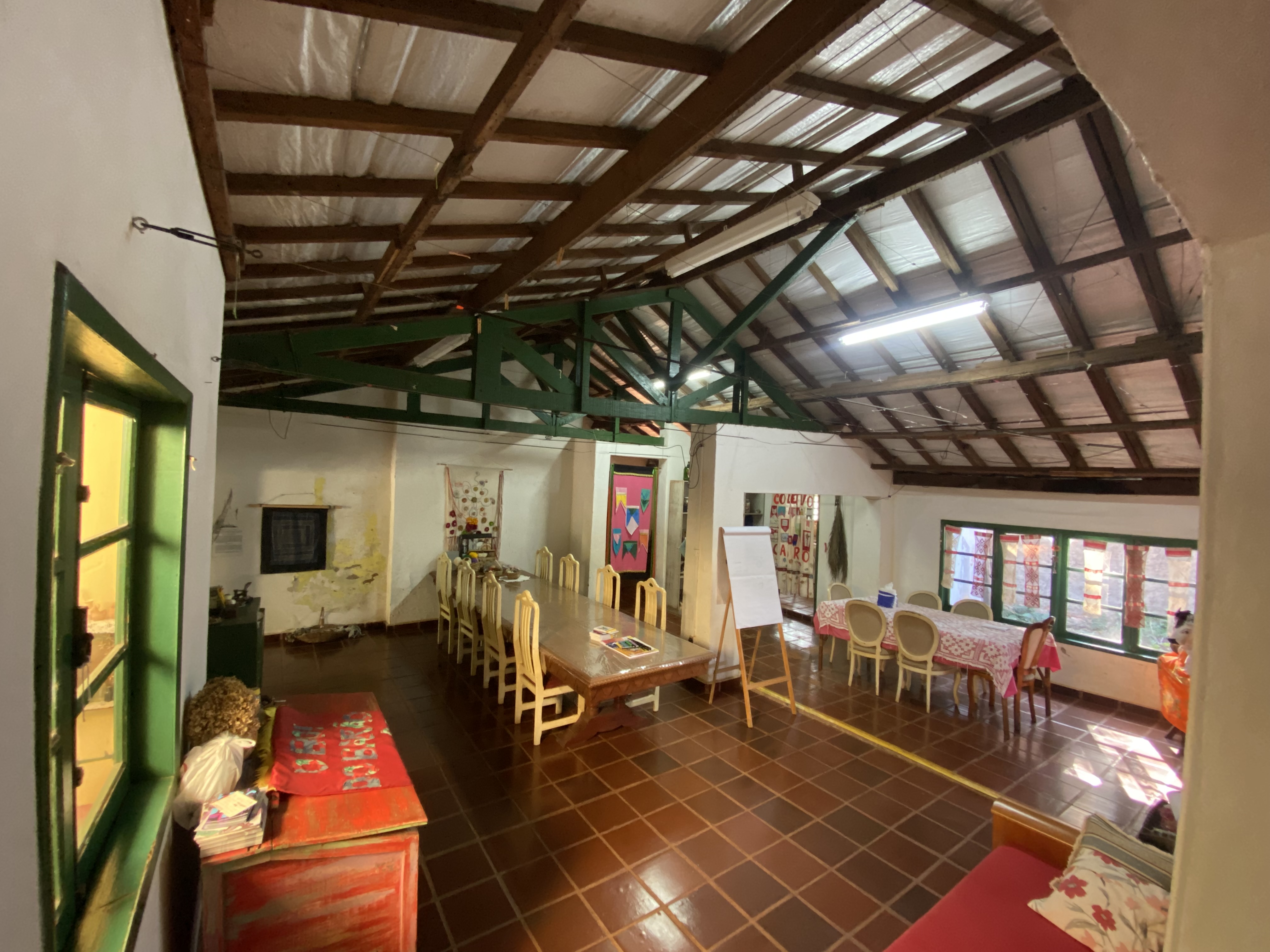 Memórias e narrativas transformadas em bordados podem ser visitadas até o dia 31 de janeiro/2026