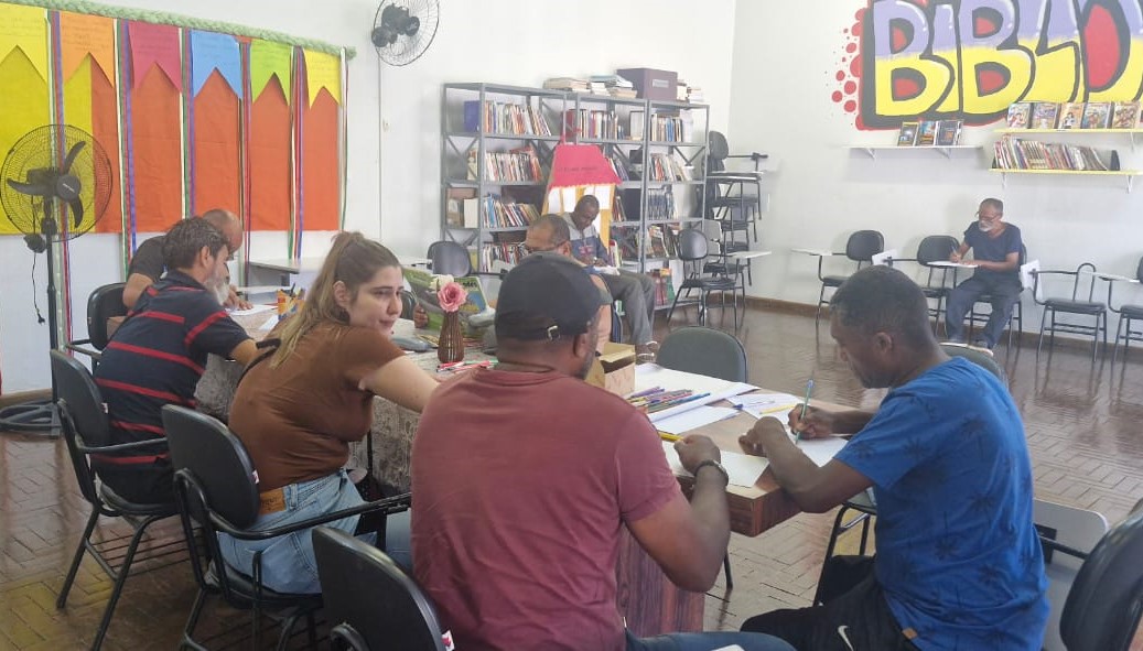 Roda de conversa discutiu direito à moradia e à reconstrução de vínculos sociais