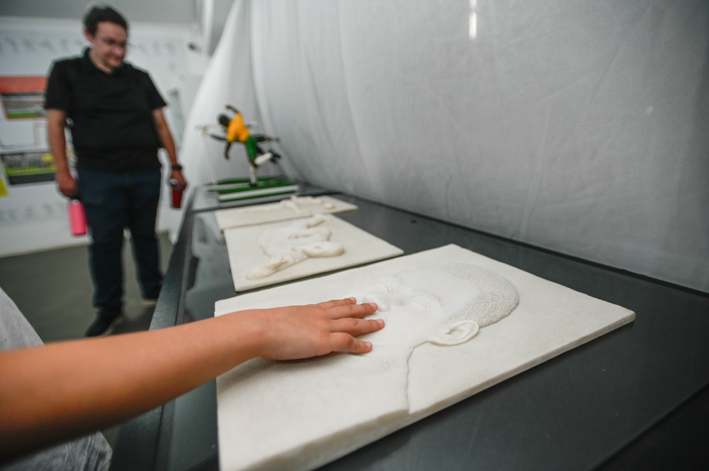 Rogério Capela O museu também passa a comportar um acervo tátil, com esculturas e quadros em 3D, para permitir que pessoas com deficiência visual explorem a história do esporte pelo tato