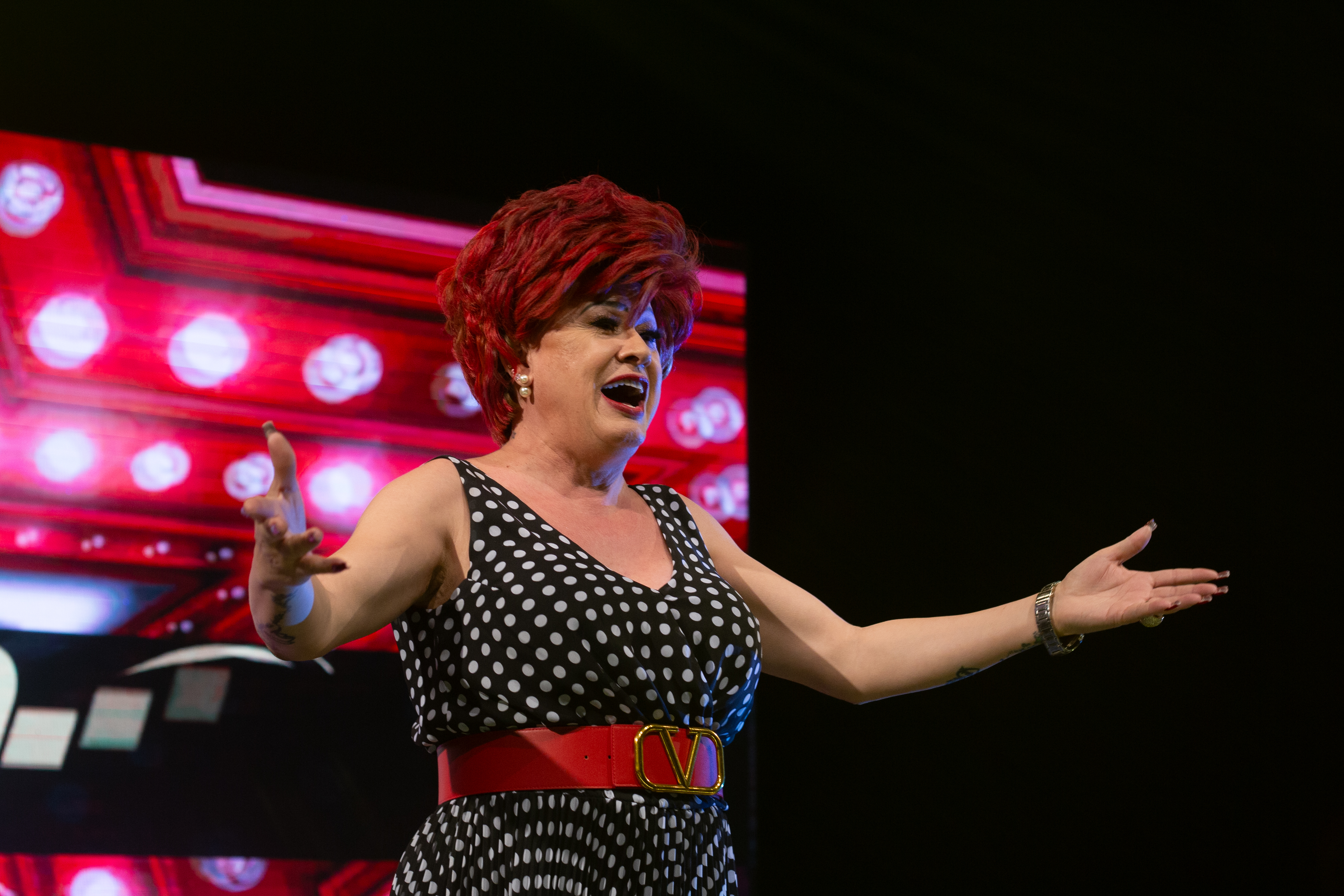 A peça diverte e também faz pensar sobre os desafios dos relacionamentos amorosos