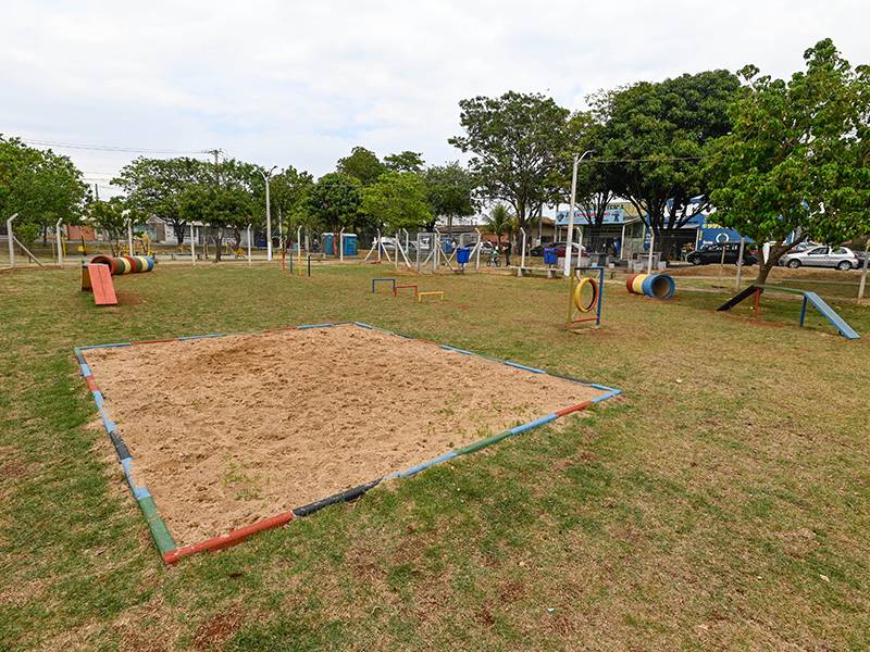 Parcão da Praça Antônio Machado, Parque Universitário de Viracopos, se tornou área de lazer para cães 