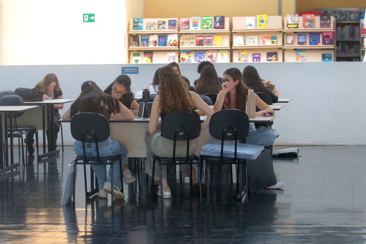 A Biblioteca Pública Municipal Ernesto Manoel Zink, ao lado da Prefeitura, fecha dia 15 de dezembro e retoma o atendimento no dia 12 de janeiro de 2026