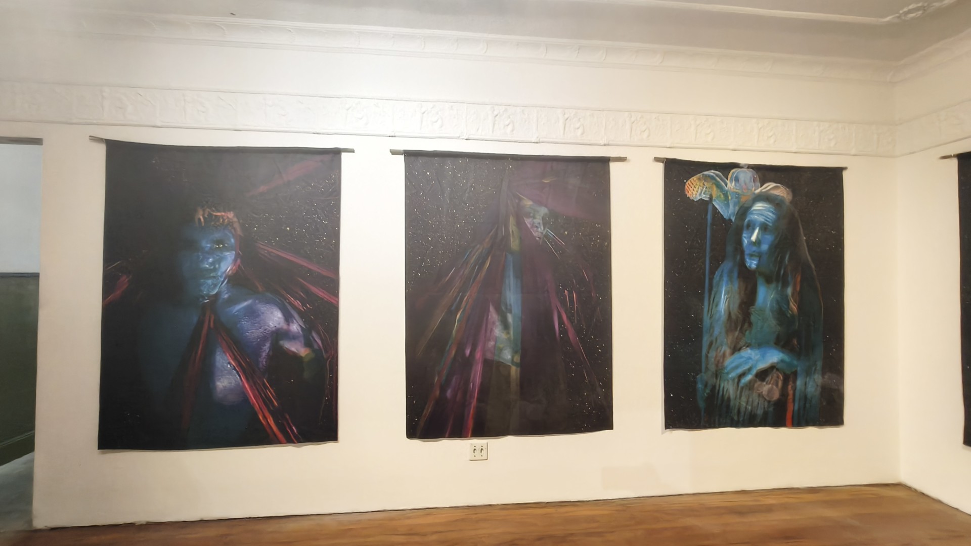 Obras revelam um diálogo poético entre arte contemporânea e a cosmologia Tupinambá