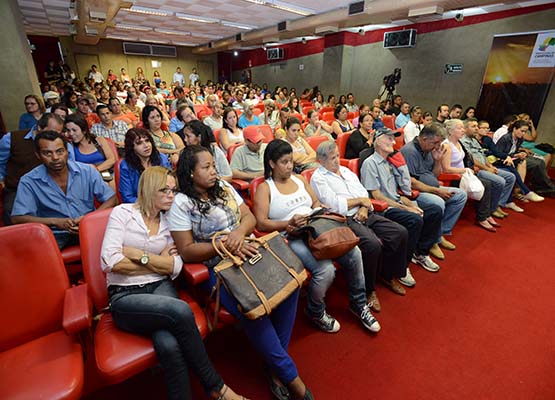 Mais 149 famílias do PAC Anhumas recebem termos de concessão de uso